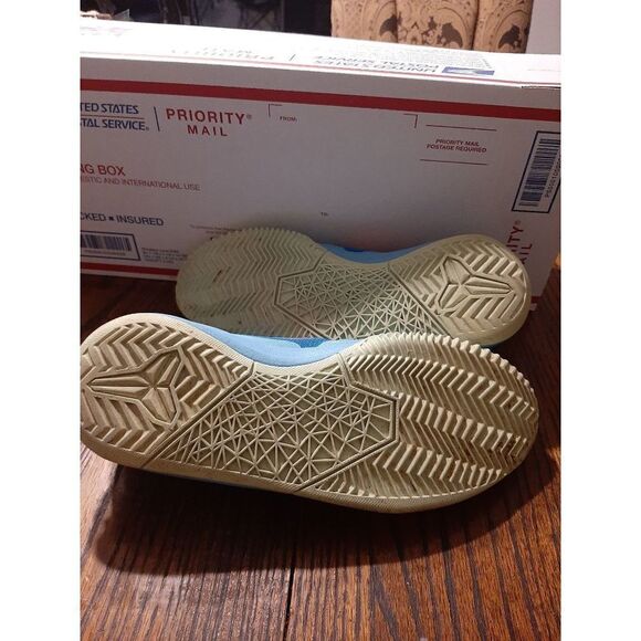 Size 7Y (Men's 7 Women's 8.5) Nike Kobe Bryant Mentality Clearwater Snea… - Picture 8 of 8